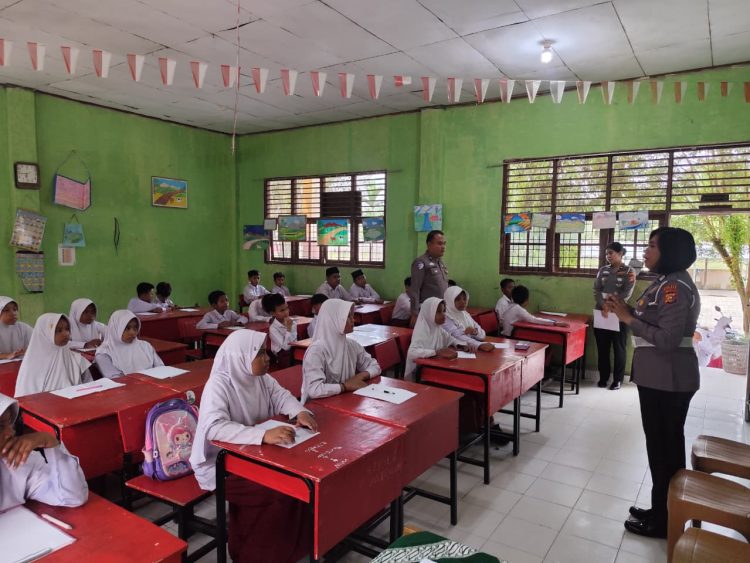 Polres Kampar Latih Public Speaking Siswa Sambut Peresmian Jembatan Merah Putih