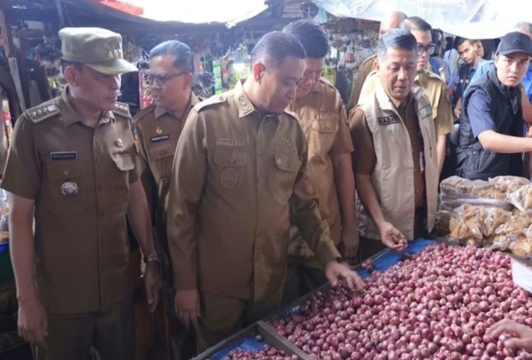 Wakil Walikota Pekanbaru Bersama Kadis Perindag Monitoring Harga Komoditas Harga di Pasar dan Ritel