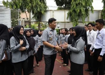 Semangat Baru Pasca-Lebaran: Kakanwil Berikan Penghargaan Pegawai Teladan