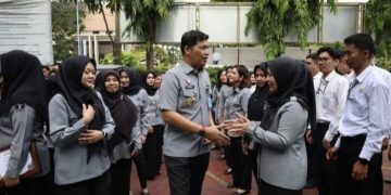 Semangat Baru Pasca-Lebaran: Kakanwil Berikan Penghargaan Pegawai Teladan