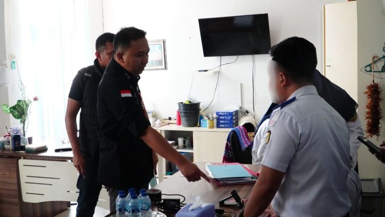 Tim Penyidik Kejati Sumsel Lakukan Penggeledahan di Kantor Dinas Perhubungan Bidang ASDP Kabupaten Muba