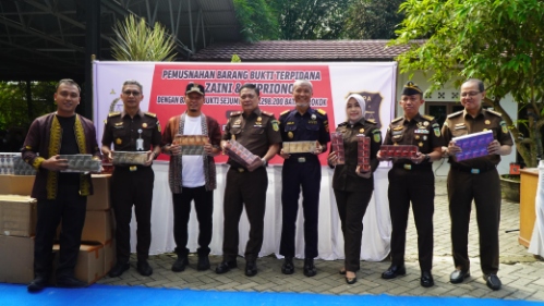 Kejati Riau Memusnahkan Rokok Ilegal Sebanyak 22.289.200 batang Merupakan Rampasan Negera ini kronologinya