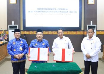 KEJATI RIAU LAKUKAN PENANDATANGANAN NOTA KESEPAHAMAN DENGAN PEMPROV RIAU TERKAIT PEMULIHAN BARANG MILIK DAERAH