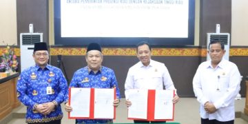 KEJATI RIAU LAKUKAN PENANDATANGANAN NOTA KESEPAHAMAN DENGAN PEMPROV RIAU TERKAIT PEMULIHAN BARANG MILIK DAERAH