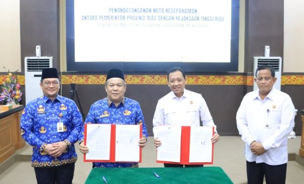 KEJATI RIAU LAKUKAN PENANDATANGANAN NOTA KESEPAHAMAN DENGAN PEMPROV RIAU TERKAIT PEMULIHAN BARANG MILIK DAERAH