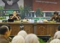 Para Pegawai Kejaksaan Tinggi Riau Sambut Kedatangan I Dewa Gede Wirajana Sebagai Kejati Riau