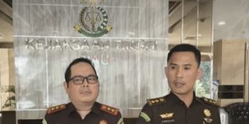 Tim Tabur Kejati Riau bersama Kejari Siak tangkap Buron Inisial S di Jalan Patimura Pekanbaru