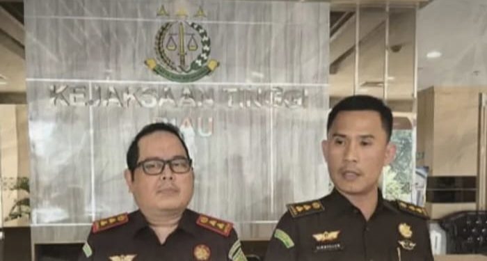 Tim Tabur Kejati Riau bersama Kejari Siak tangkap Buron Inisial S di Jalan Patimura Pekanbaru