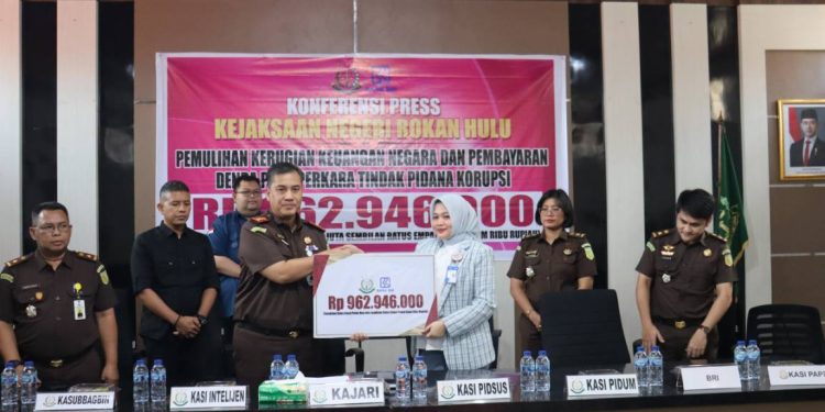 KEJARI ROHUL ADAKAN GIAT PEMULIHAN KERUGIAN KEUANGAN NEGARA DAN PEMBAYARAN DENDA PADA PERKARA  TINDAK PIDANA KORUPSI