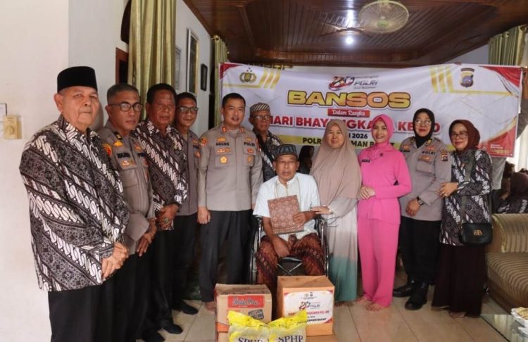 Sambut Hari Bhayangkara ke-80, Polres Pasaman Barat Gelar Anjangsana ke Purnawirawan dan Warakawuri Polri