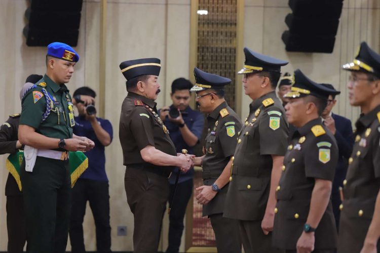 Jaksa Agung Lantik Pejabat Utama Kejaksaan Agung, Ingatkan Pesan Jaga Soliditas dan Perkuat Marwah Institusi