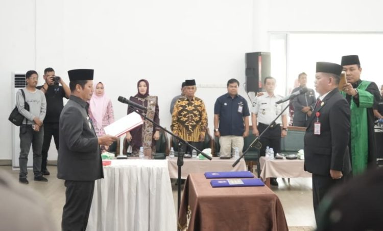 Plt Bupati H. Muklisin Kuansing Resmi Lantik Muradi Sebagai Sekda, dan Perkuat Roda Birokrasi 