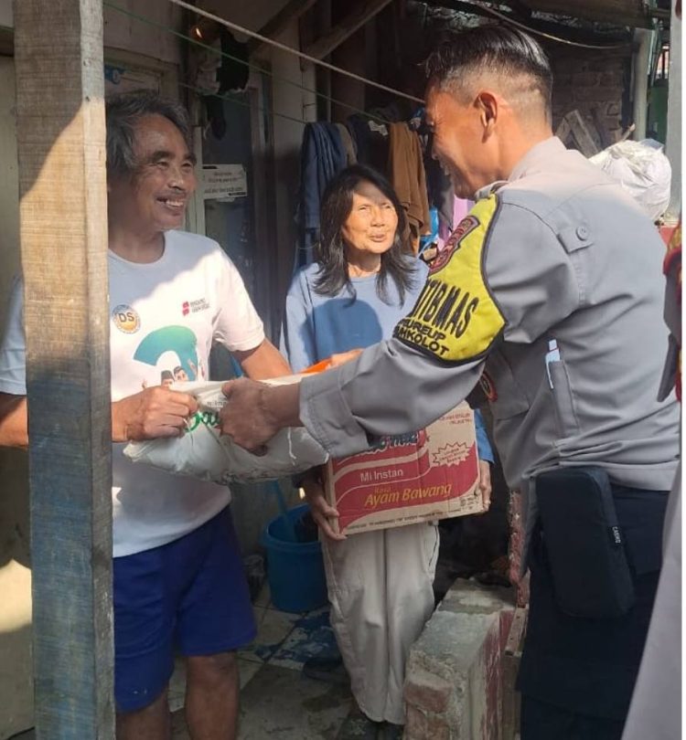 Kapolsek Dayeuhkolot Rutin Gelar Jumat Sedekah, Warga Sambut Positif Program Kepedulian Sosial