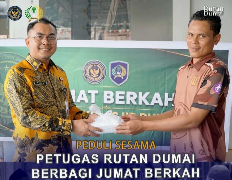 Peduli Sesama, Petugas Rutan Dumai Berbagi Jumat Berkah